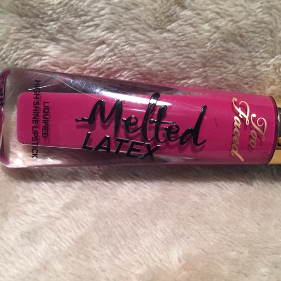 Too Faced Melted Latex Liquified Lipstick 👄 - Picture 4 of 5